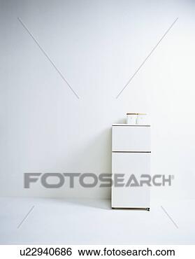 Banco de Imagem - branca,  refrigerador, 
 dois,  jarros. 
fotosearch - busca 
de fotos, imagens 
e clipart