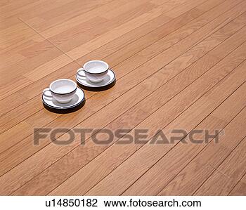 Banco de Imagem - dois,  copos, 
 pires,  hardwood, 
 chão. fotosearch 
- busca de fotos, 
imagens e clipart