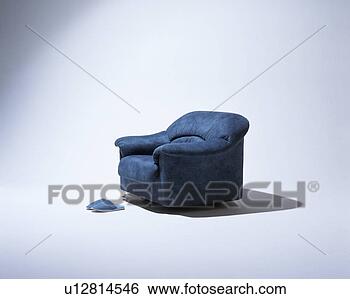 Banco de Imagem - sofá,  chinelos. 
fotosearch - busca 
de fotos, imagens 
e clipart