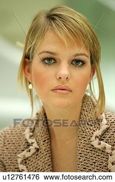 Banco de Imagem - retrato,  jovem, 
 mulher,  desgastar, 
 negócio,  blazer. 
fotosearch - busca 
de fotos, imagens 
e clipart