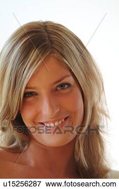 Foto - retrato,  mulher, 
 sorrindo. fotosearch 
- busca de fotos, 
imagens e clipart