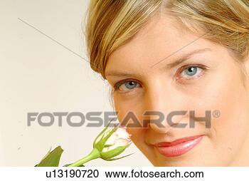 Arquivo de Fotografias - retrato,  mulher, 
 único,  branca, 
 rosa. fotosearch 
- busca de fotos, 
imagens e clipart