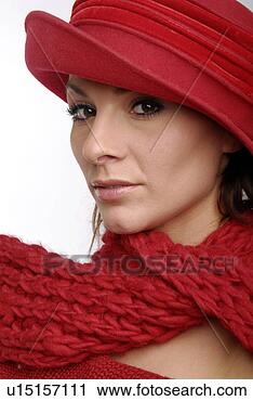 Arquivo de Fotografia - retrato,   jovem, 
  mulher,   desgastar, 
  vermelho,   
woolen. fotosearch 
- busca de fotos, 
imagens e clipart