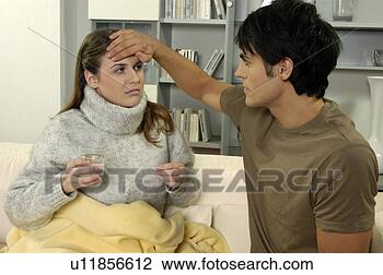 Banco de Imagem - jovem,   sentimento, 
  doente,   girlfriend's, 
  temperatura, 
  seu. fotosearch 
- busca de fotos, 
imagens e clipart