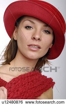 Banco de Imagem - retrato,   jovem, 
  mulher,   desgastar, 
  vermelho,   
woolen. fotosearch 
- busca de fotos, 
imagens e clipart