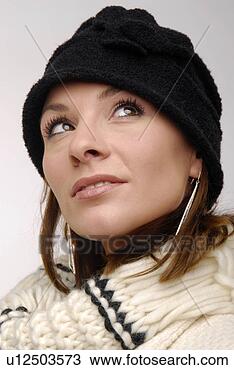 Banco de Imagem - retrato,   jovem, 
  mulher,   desgastar, 
  inverno,   agasalho. 
fotosearch - busca 
de fotos, imagens 
e clipart