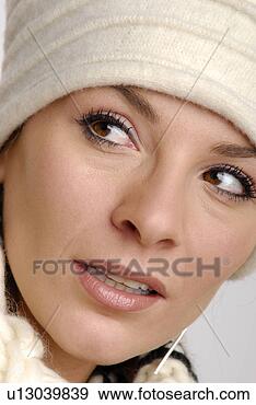 Arquivo Fotográficos - retrato,   jovem, 
  mulher,   desgastar, 
  inverno,   agasalho. 
fotosearch - busca 
de fotos, imagens 
e clipart