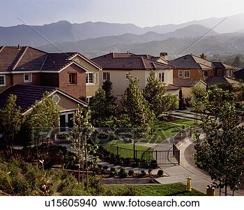 Arquivo de Fotografias - suburbano,  vizinhança, 
 montanha,  vista. 
fotosearch - busca 
de fotos, imagens 
e clipart
