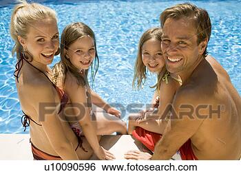 Banco de Imagem - família, piscina. 
fotosearch - busca 
de fotos, imagens 
e clipart
