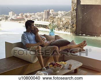 Arquivo de Fotografias - esposa,  inclinar-se, 
 dela,  marido. 
fotosearch - busca 
de fotos, imagens 
e clipart