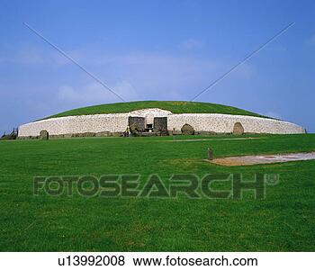 Stock Photo - ancient tomb mound 
in newgrange, 
ireland. fotosearch 
- search stock 
photos, pictures, 
images, and photo 
clipart