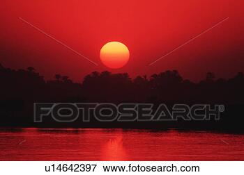 Picture - a spectacular 
view of sunset 
in luxor, egypt. 
fotosearch - search 
stock photos, 
pictures, images, 
and photo clipart