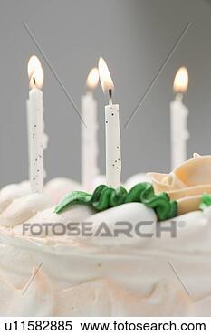 அழகிய கேக்  birthday cake  - Page 5 Lit-candles-birthday_~u11582885