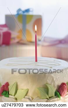 அழகிய கேக்  birthday cake  - Page 5 Birthday-cake-candle_~u27479703