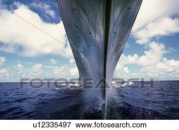 Picture - a water-level 
bow view of the 
battleship uss 
missouri (bb-63) 
underway. fotosearch 
- search stock 
photos, pictures, 
images, and photo 
clipart