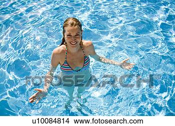 frau-schwimmen-teich_~u10084814.jpg