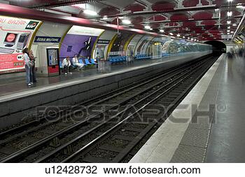 Banco de Imagem - viagem,  comutar, 
 comutar,  comutador, 
 locomotiva,  
estação. fotosearch 
- busca de fotos, 
imagens e clipart