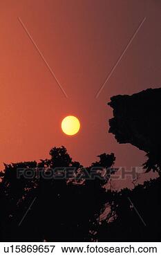 Picture - natural world, 
scenery, sky, 
sundown, sunset, 
nature, natural. 
fotosearch - search 
stock photos, 
pictures, images, 
and photo clipart