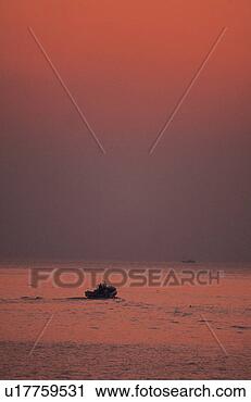Stock Photography - sea, scenery, 
sky, sundown, 
sunset, natural 
world, natural. 
fotosearch - search 
stock photos, 
pictures, images, 
and photo clipart
