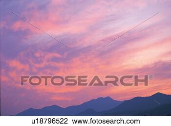 Stock Photo - sundown, natural 
world, sunset, 
clouds, scenic, 
mountain. fotosearch 
- search stock 
photos, pictures, 
images, and photo 
clipart