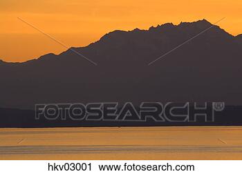 Stock Photography - dusk over mountains 
and lake,  puget 
sound and olympic 
mountains. fotosearch 
- search stock 
photos, pictures, 
images, and photo 
clipart