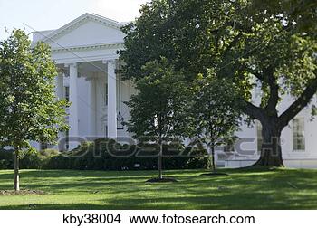 Stock Photo - white house and 
gardens, washington, 
dc. fotosearch 
- search stock 
photos, pictures, 
images, and photo 
clipart