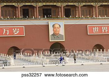 Picture - view of mao tse-tung 
on tiananmen gate 
of heavenly peace, 
 beijing. fotosearch 
- search stock 
photos, pictures, 
images, and photo 
clipart