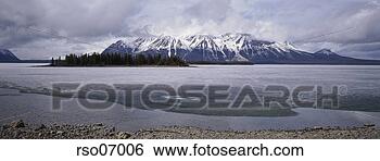 Stock Photo - mountains and 
forested island 
in british columbia. 
fotosearch - search 
stock photos, 
pictures, images, 
and photo clipart