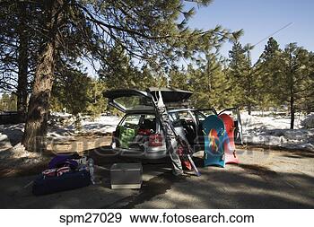 Stock Photograph - station wagon 
with winter sports 
equipment in parking 
lot. fotosearch 
- search stock 
photos, pictures, 
images, and photo 
clipart