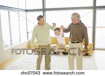 Banco de Imagem - avô,  pai,  segurando, 
 son’s,  mãos. 
fotosearch - busca 
de fotos, imagens 
e clipart