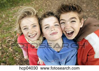 Arquivo de Fotografias - crianças,  fazer, 
 caras. fotosearch 
- busca de fotos, 
imagens e clipart