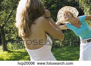 Banco de Imagem - mulher,  sorrindo, 
 fotografia. fotosearch 
- busca de fotos, 
imagens e clipart