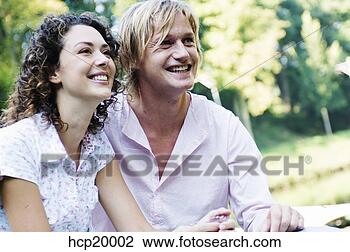 Banco de Imagem - par,  sorrindo. 
fotosearch - busca 
de fotos, imagens 
e clipart