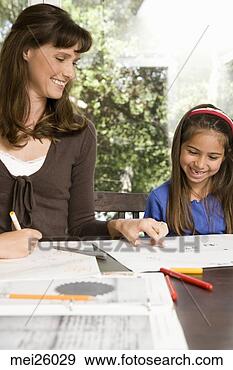Arquivo Fotográficos - mãe,  filha,  
desenho,  junto. 
fotosearch - busca 
de fotos, imagens 
e clipart