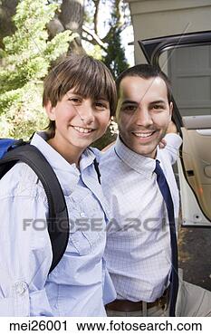 Arquivo de Fotografia - pai,  sorrindo, 
 junto. fotosearch 
- busca de fotos, 
imagens e clipart