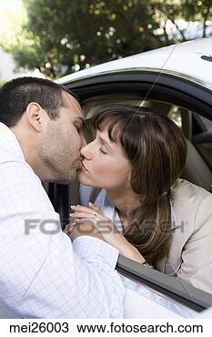 Banco de Imagem - par,  através, 
 car,  janela. 
fotosearch - busca 
de fotos, imagens 
e clipart