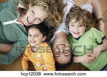 Banco de Imagem - família,  sorrindo, 
 junto. fotosearch 
- busca de fotos, 
imagens e clipart
