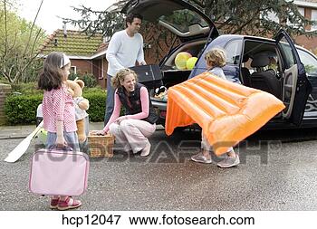 Picture - family packing 
car. fotosearch 
- search stock 
photos, pictures, 
images, and photo 
clipart