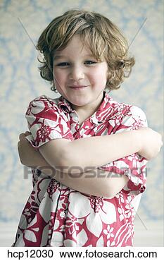 Arquivo de Fotografias - jovem,  menino, 
 braços,  cruzado. 
fotosearch - busca 
de fotos, imagens 
e clipart