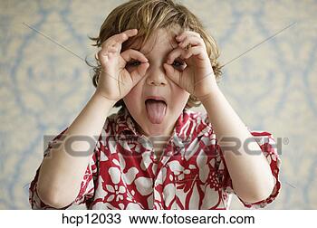 Banco de Imagem - jovem,  menino, 
 fazer. fotosearch 
- busca de fotos, 
imagens e clipart