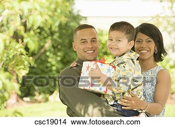 Banco de Imagem - africano,  militar, 
 soldado,  segurando. 
fotosearch - busca 
de fotos, imagens 
e clipart
