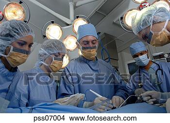 Banco de Imagem - cirurgiões,  operando, 
 paciente. fotosearch 
- busca de fotos, 
imagens e clipart