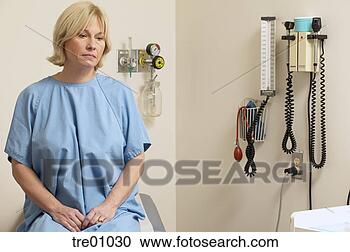 Arquivo de Fotografias - forlorn,  mulher, 
 sentando,  doutor, 
 tabela. fotosearch 
- busca de fotos, 
imagens e clipart