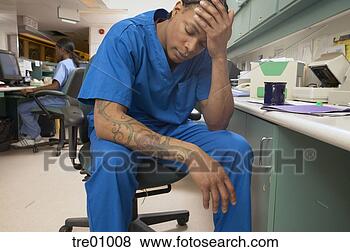 Banco de Imagem - realçou-para, 
 africano,  macho, 
 enfermeira,  
hospitalar,  sala. 
fotosearch - busca 
de fotos, imagens 
e clipart