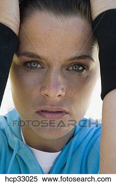Banco de Imagem - fim,  cima,  mulher, 
 mãos,  cabelo. 
fotosearch - busca 
de fotos, imagens 
e clipart