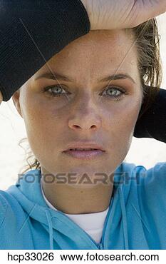 Banco de Imagem - fim,  cima,  mulher, 
 mãos,  cabelo. 
fotosearch - busca 
de fotos, imagens 
e clipart