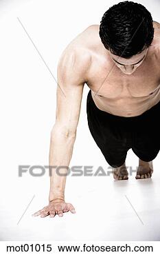 Banco de Imagem - nu-chested,  push-ups. 
fotosearch - busca 
de fotos, imagens 
e clipart