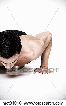 Banco de Imagem - nu-chested,  push-ups. 
fotosearch - busca 
de fotos, imagens 
e clipart