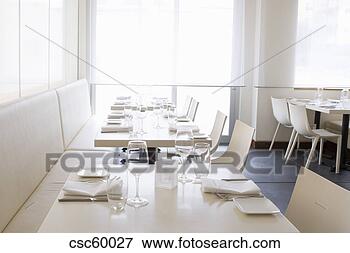 Foto - fila,  tabelas, 
 restaurante. 
fotosearch - busca 
de fotos, imagens 
e clipart