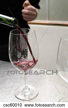 Arquivo de Fotografias - fim,  cima,  vinho, 
 despejar,  vidro. 
fotosearch - busca 
de fotos, imagens 
e clipart